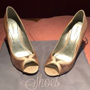 Sexy unique pumps!